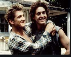 His mother Eileen Ryan and brother Chris Penn worked with him in the film 